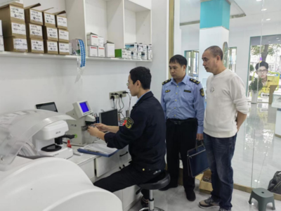 鉛山縣市管局開展驗配眼鏡店計量器具檢定與專項檢查，筑牢視力健康計量防線